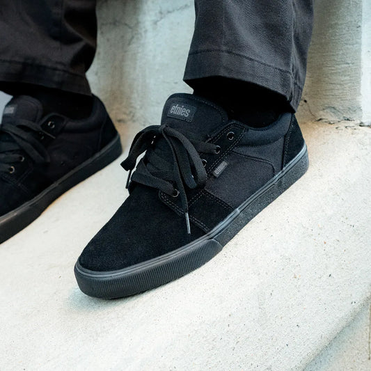 Barge LS Low-Top Vulcanized - skate shoes | etnies Official etnies BLACK DIRTY WASH / 5 Skate Original Sustainability Gear 4101000351.013.050.1ST 886608373650