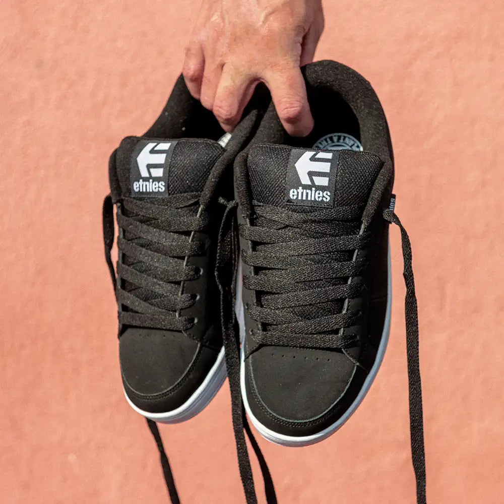 Kingpin black/white/gum - skate shoes | etnies Official Low-Top Shoe Etnies Skate Original Sustainability Gear