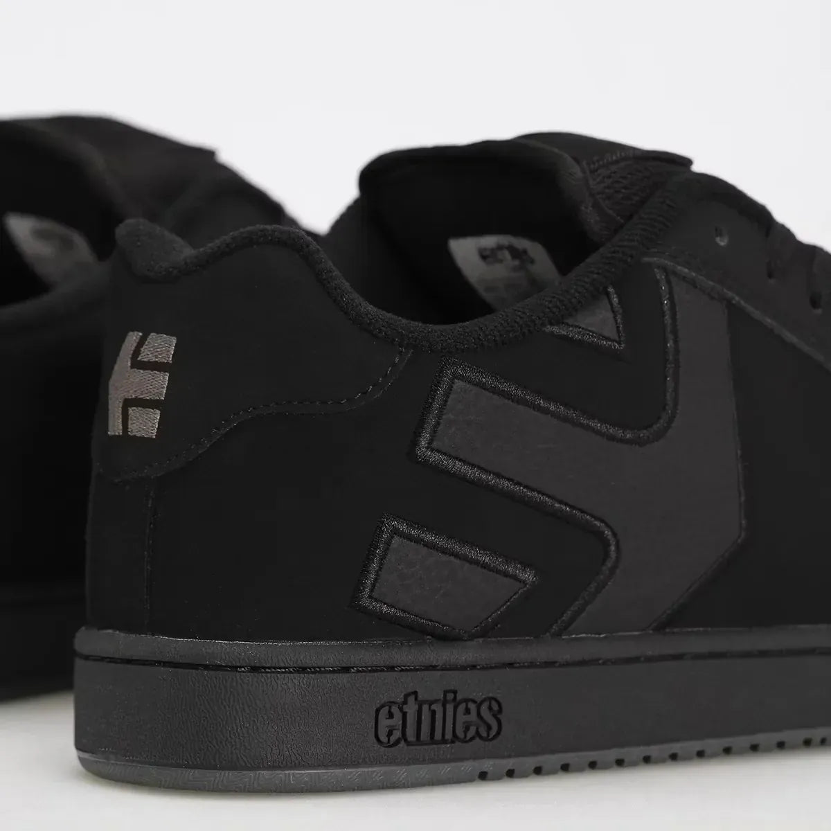 Fader black dirty wash - skate shoes | etnies Official Low-Top Shoe Etnies Skate Original Sustainability Gear