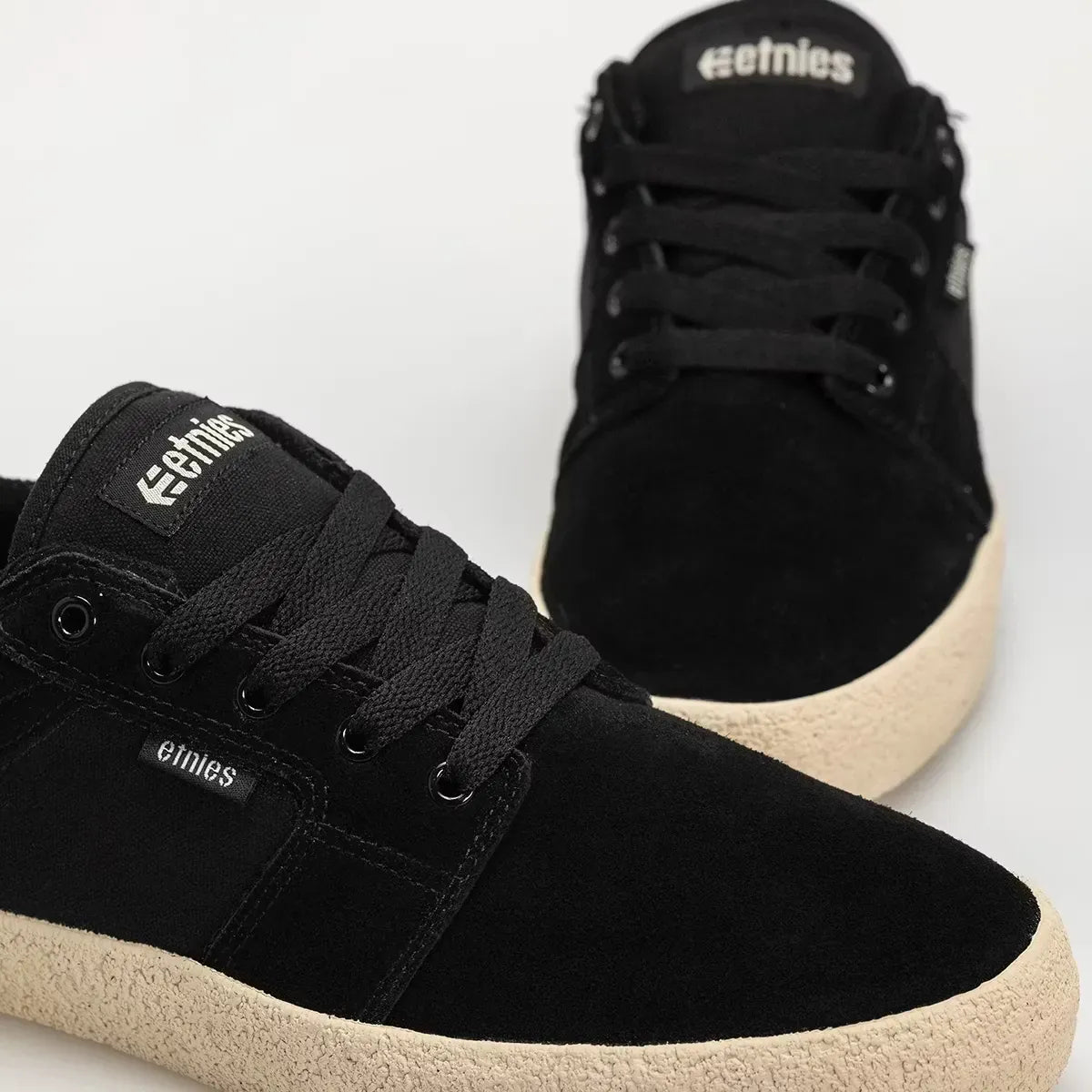Barge LS Premium Dark Black Vulcanized | etnies Official Low-Top Vulcanized Etnies Skate Original Sustainability Gear