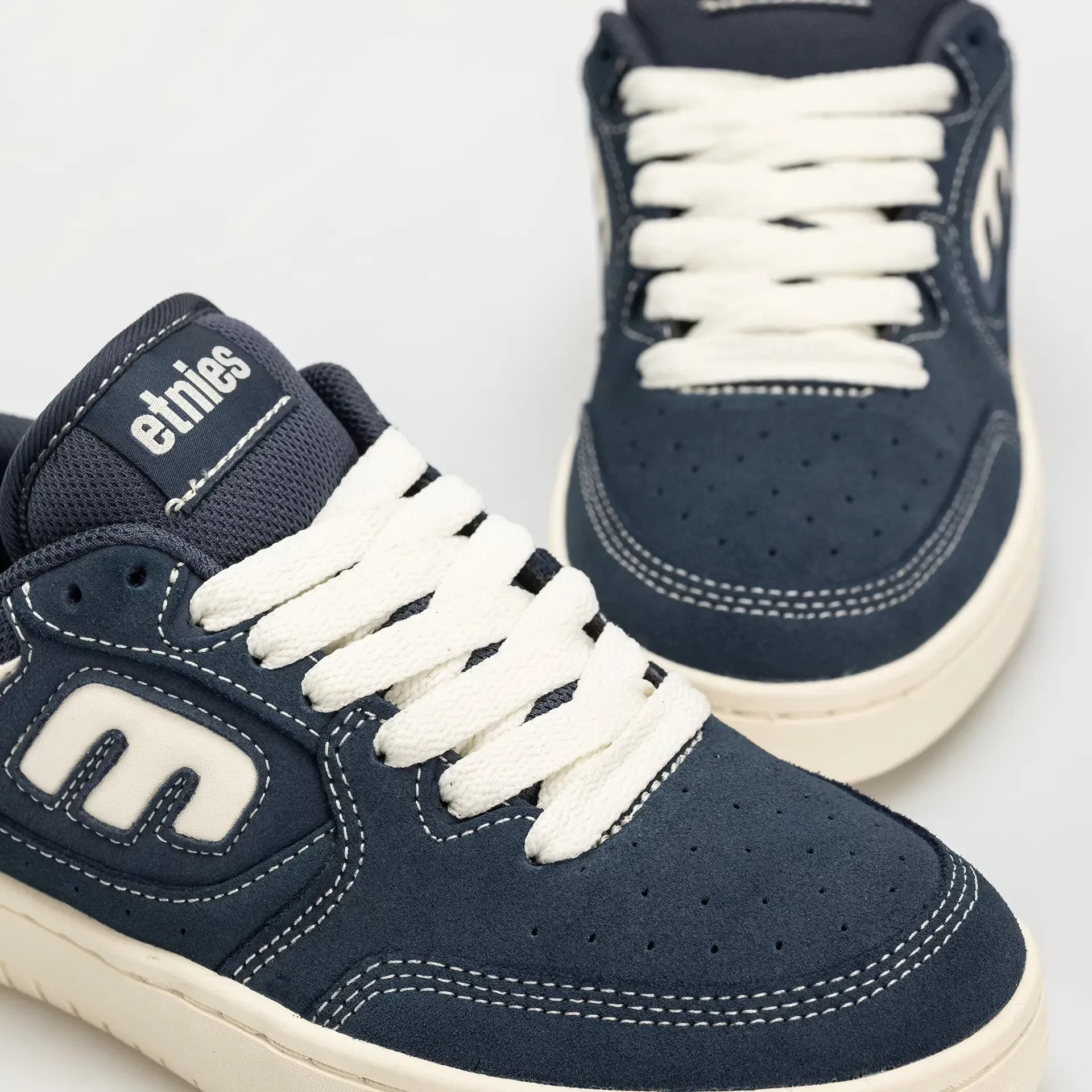 Loot Navy White Low - Top Skate Shoe | etnies Official Low-Top Shoe Etnies Skate Original Sustainability Gear