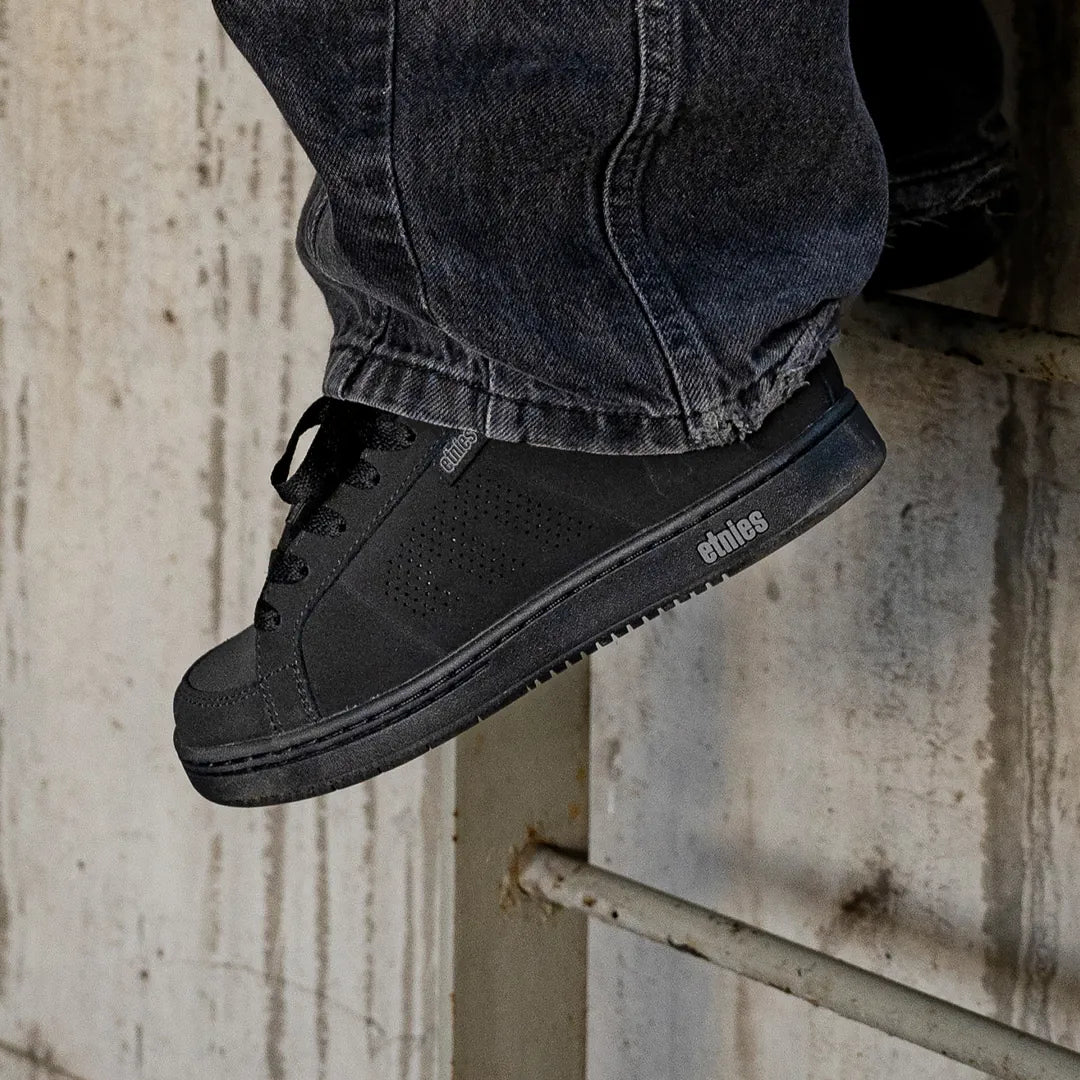 Kingpin black/dirty wash - skate shoes | etnies Official etnies Skate Original Sustainability Gear