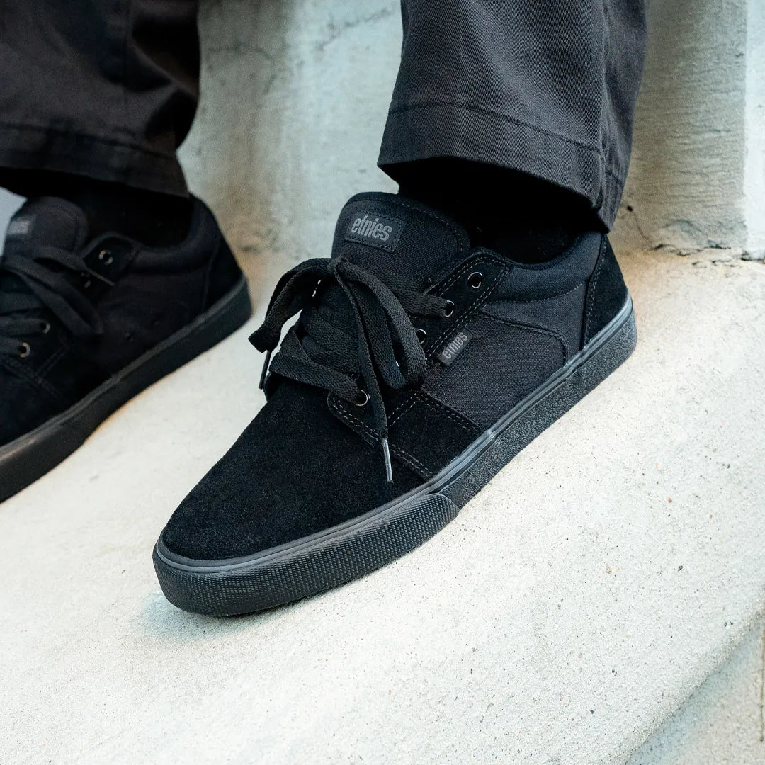 Barge LS Low-Top Vulcanized - skate shoes | etnies Official etnies BLACK DIRTY WASH / 5 Skate Original Sustainability Gear 4101000351.013.050.1ST 886608373650