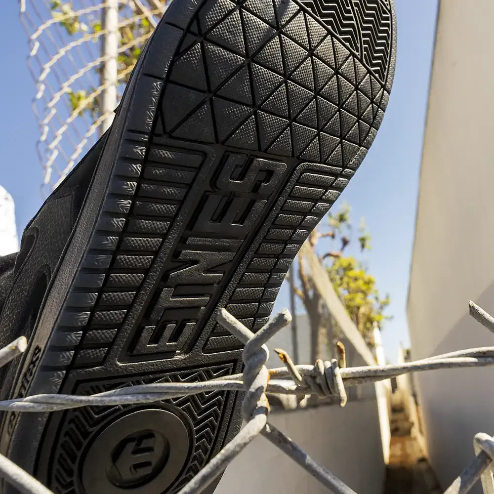 Fader black dirty wash - skate shoes | etnies Official Low-Top Shoe Etnies Skate Original Sustainability Gear