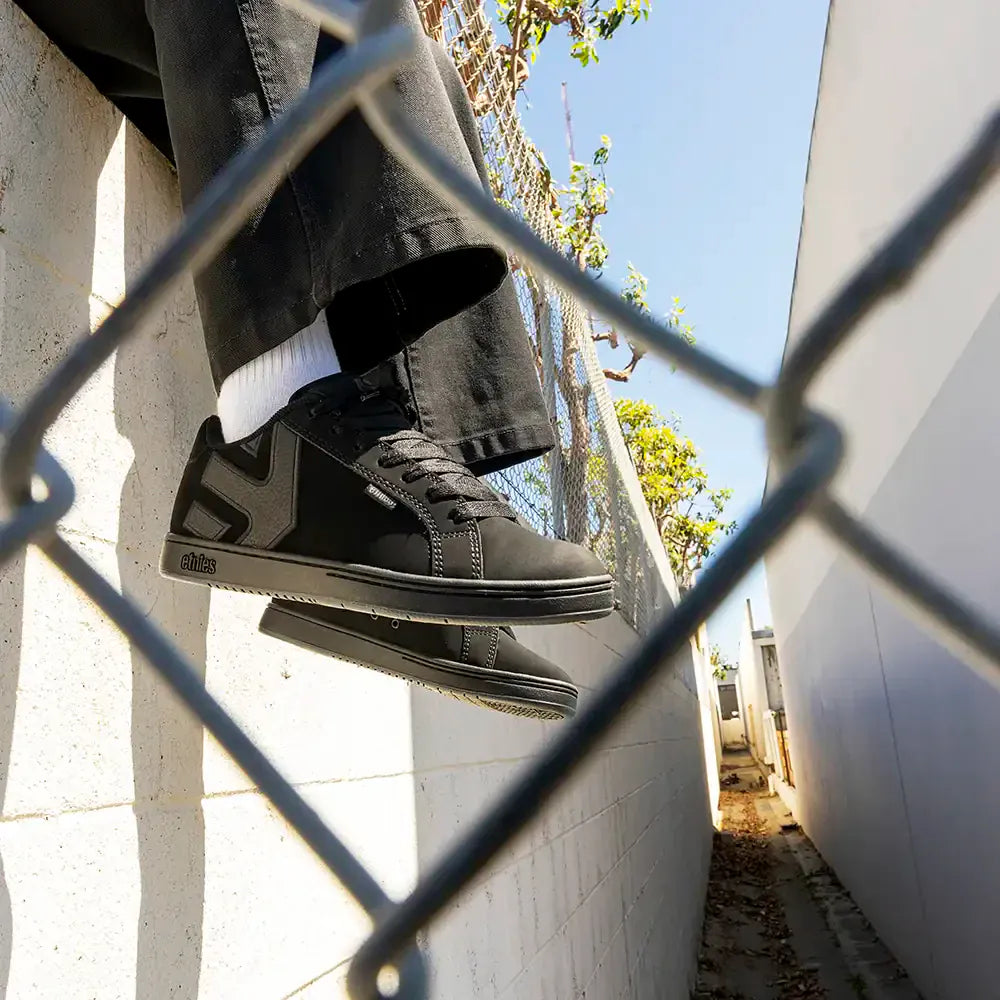 Fader black dirty wash - skate shoes | etnies Official Low-Top Shoe Etnies Skate Original Sustainability Gear